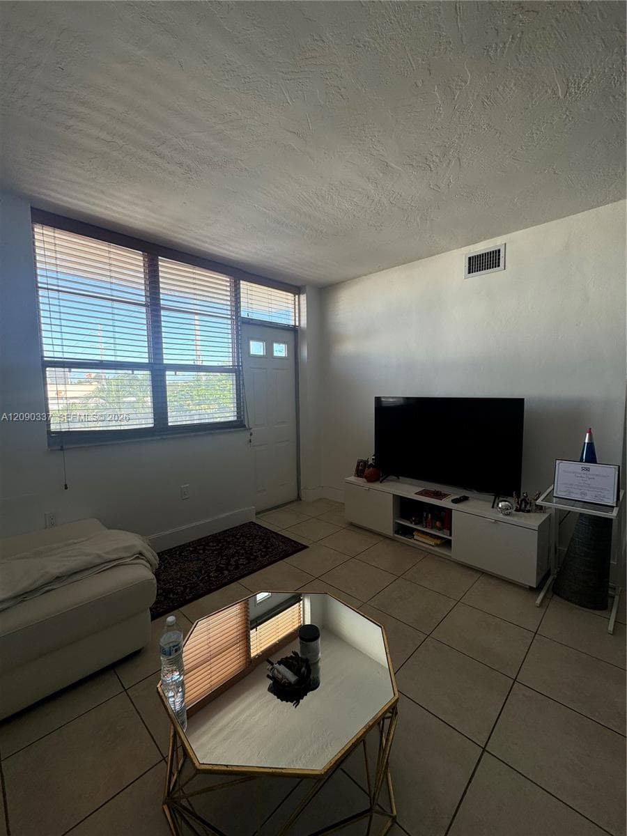 THE 244 BLDG CONDO · #3D in Miami Beach - Photo 6