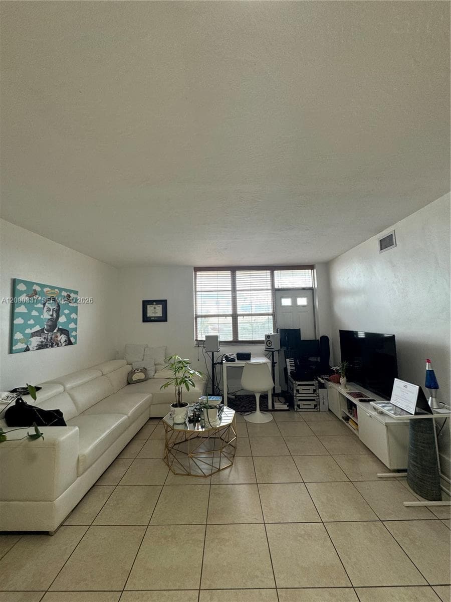 THE 244 BLDG CONDO · #3D in Miami Beach - Photo 7