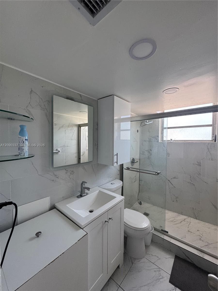 THE 244 BLDG CONDO · #3D in Miami Beach - Photo 10
