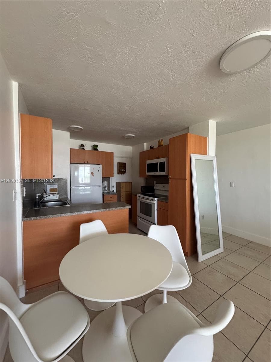 THE 244 BLDG CONDO · #3D in Miami Beach - Photo 8