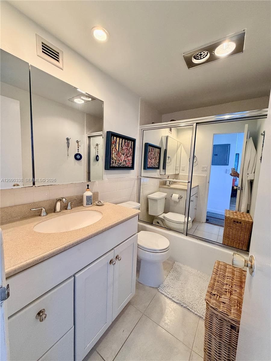 ROYAL SAXON · #5110 in Palm Beach - Photo 17