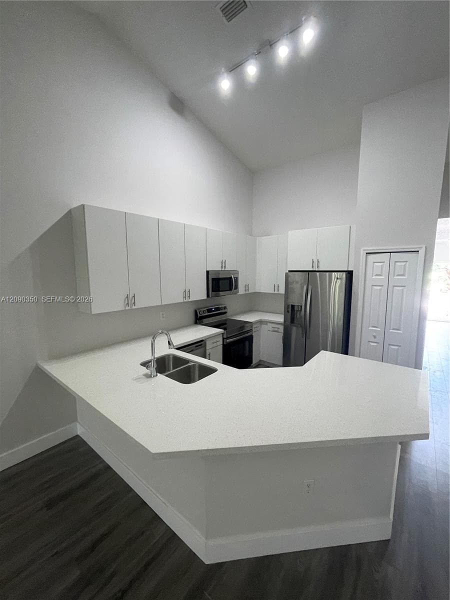 1178 NE 32 ND AVENUE photo 2