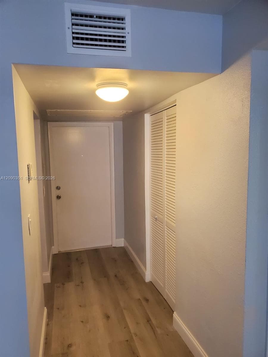 FIRST GULFSTREAM GARDEN · #206D in Hallandale Beach - Photo 9