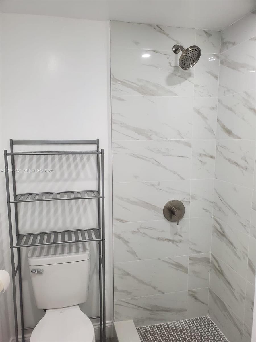 FIRST GULFSTREAM GARDEN · #206D in Hallandale Beach - Photo 11