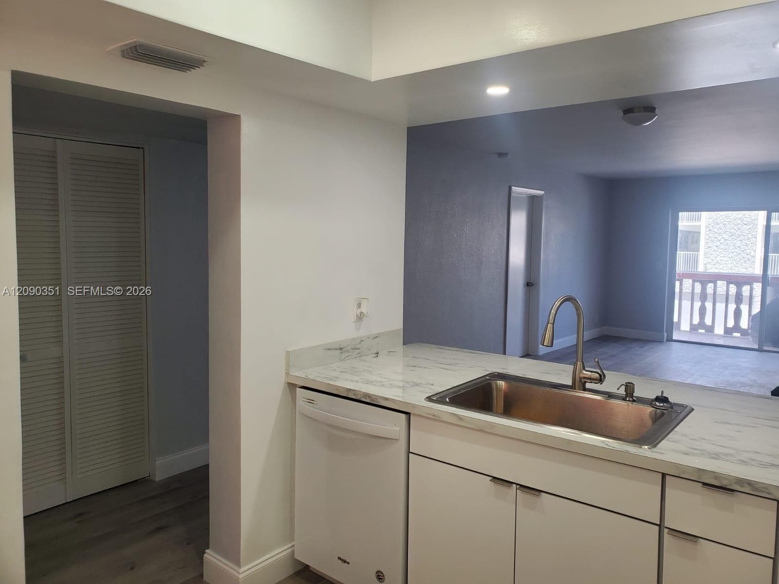 FIRST GULFSTREAM GARDEN · #206D in Hallandale Beach - Photo 4