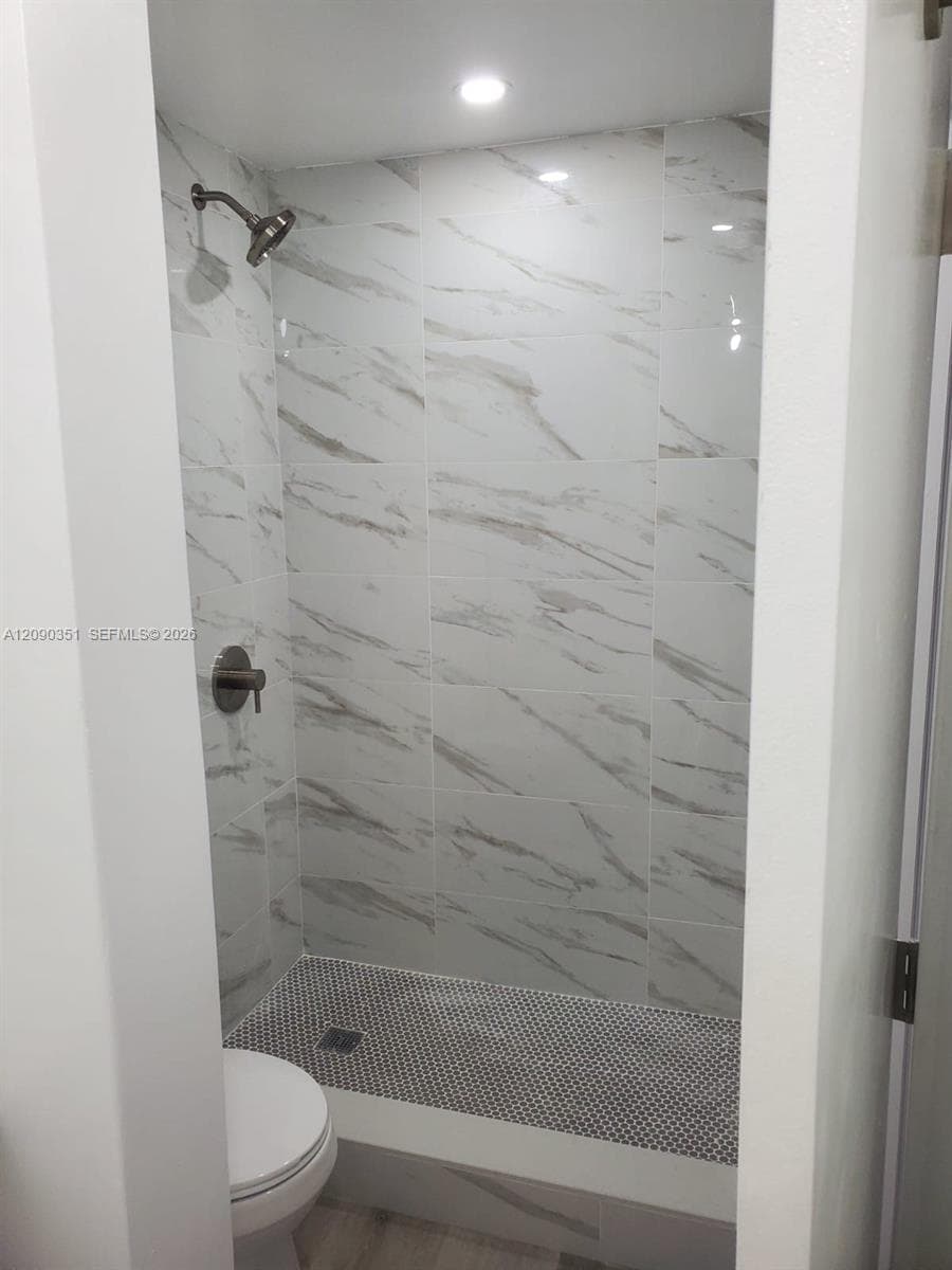 FIRST GULFSTREAM GARDEN · #206D in Hallandale Beach - Photo 8