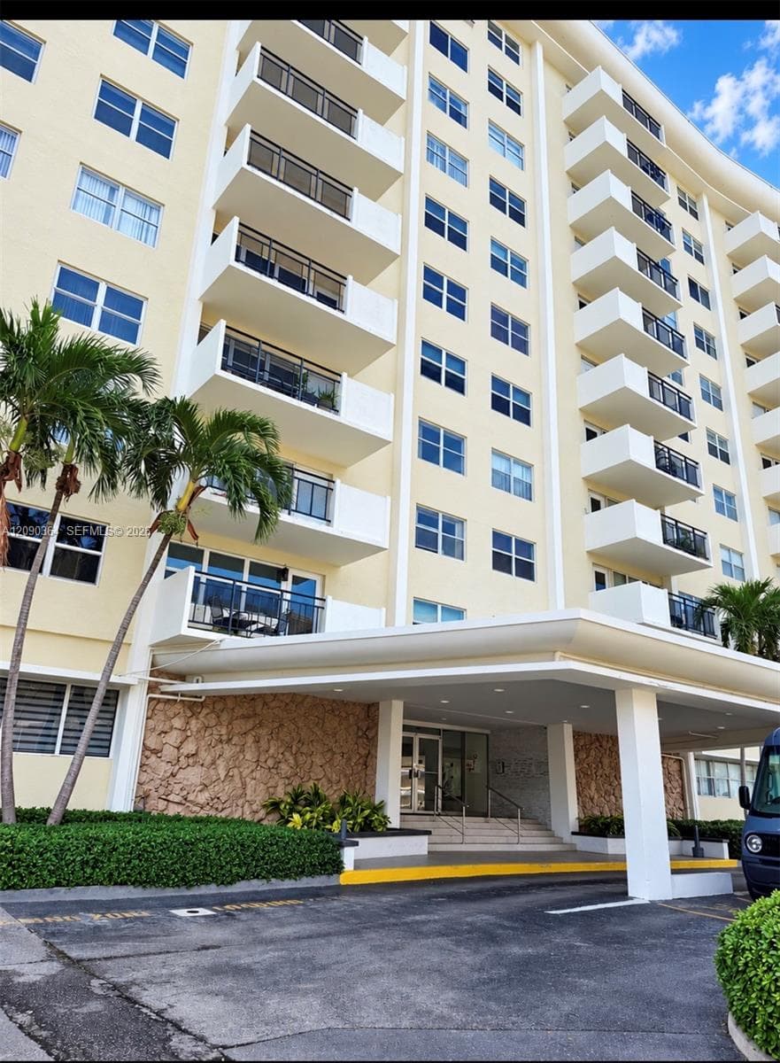 OCEAN VIEW TOWERS CONDO · #1015 in Hallandale Beach - Photo 1