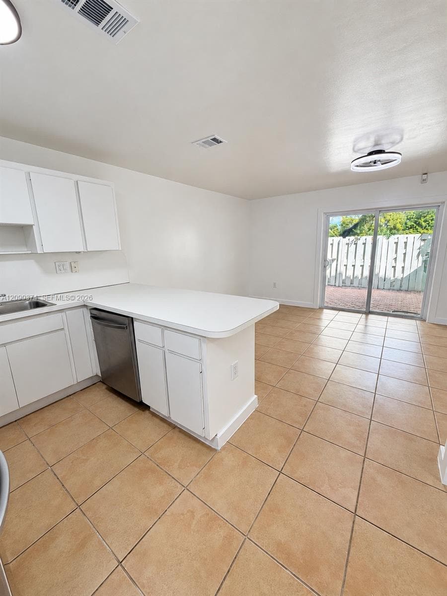 13893 SW 62nd Ter #. photo 5