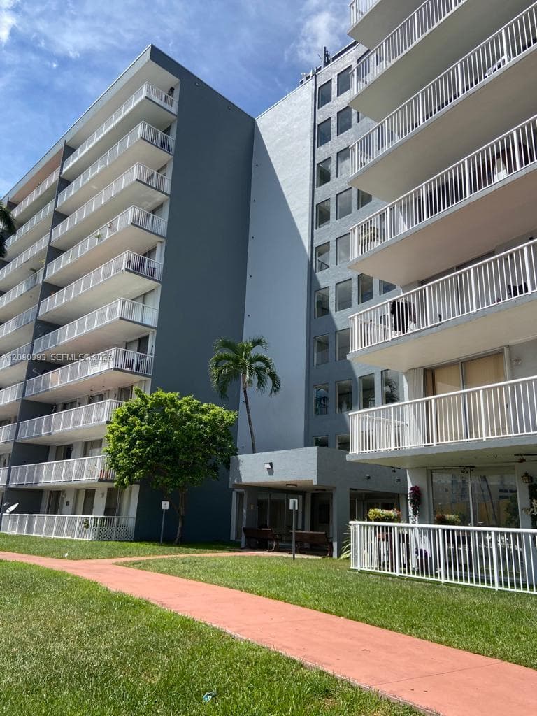 ISLA DEL MAR · #614 in Miami - Photo 2