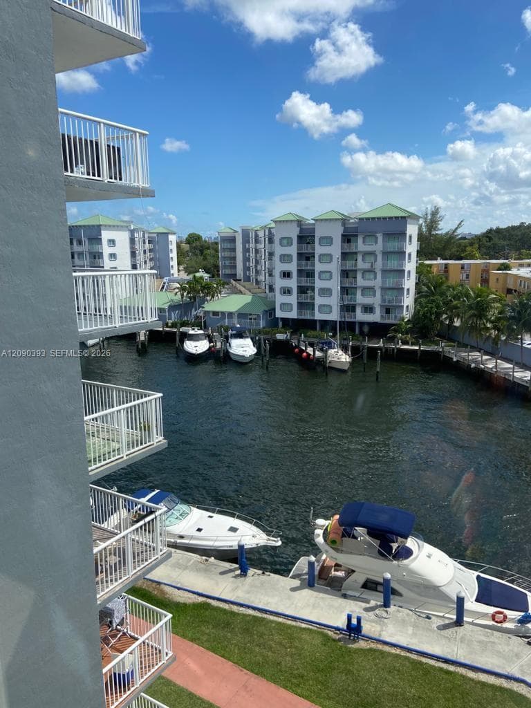 ISLA DEL MAR · #614 in Miami - Photo 21