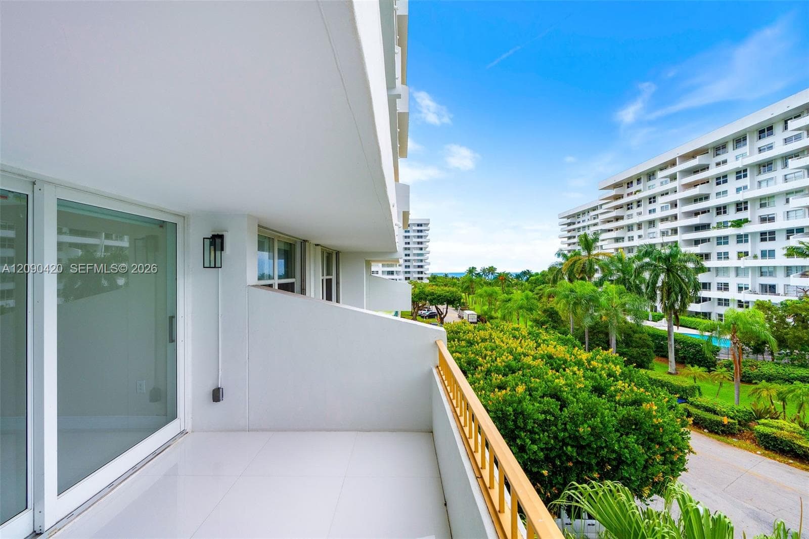 Commodore Club West · #413 in Key Biscayne - Photo 16