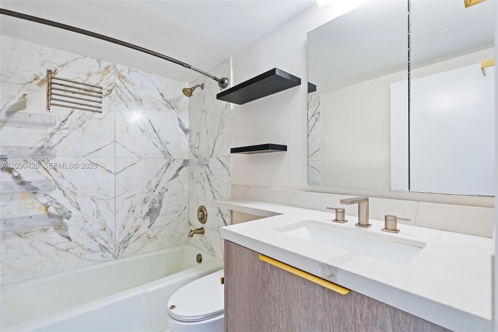 Commodore Club West · #413 in Key Biscayne - Photo 25