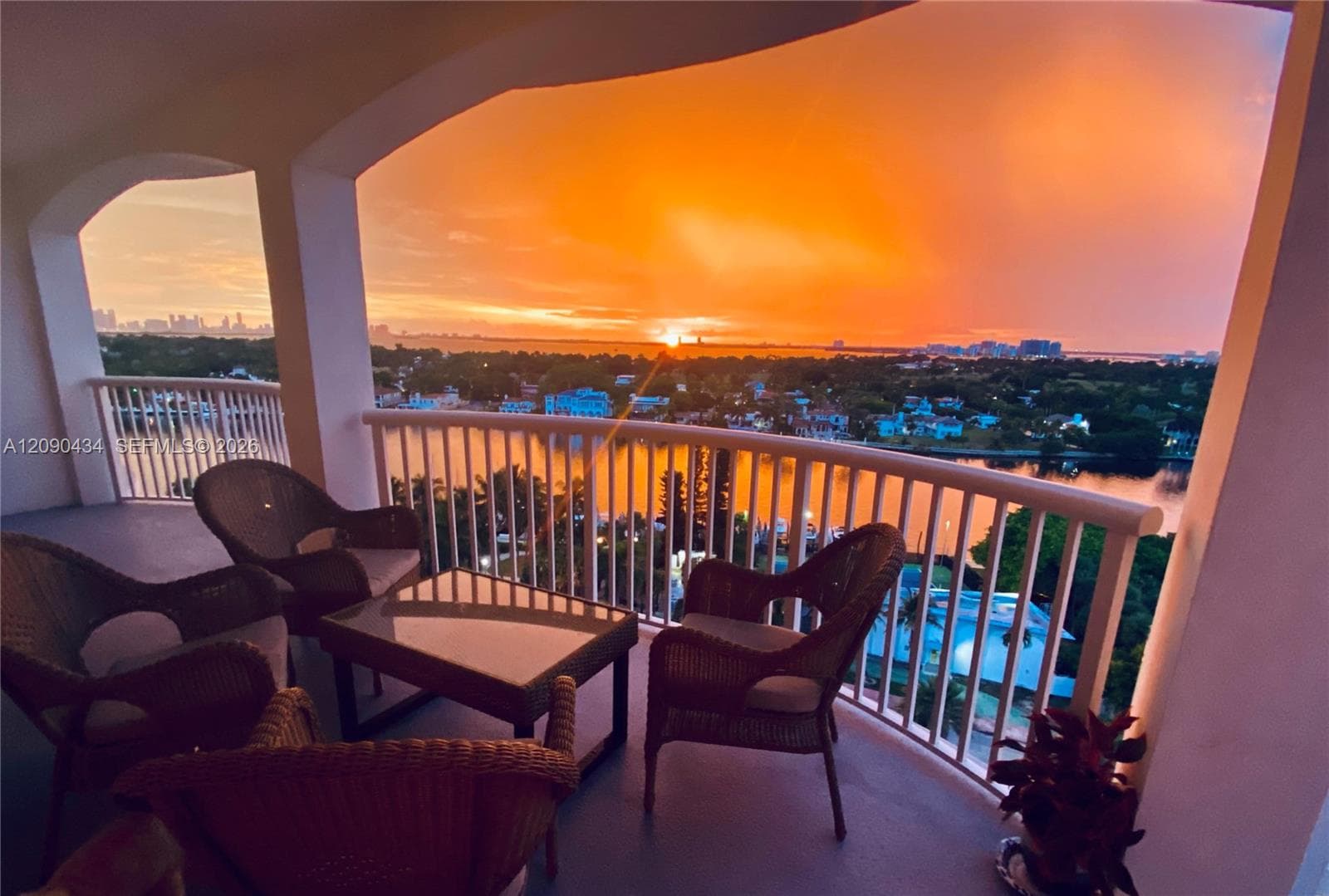 THE CARRIAGE HOUSE CONDO · #1020 in Miami Beach - Photo 2