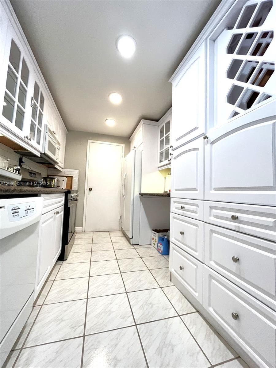 THE CARRIAGE HOUSE CONDO · #1020 in Miami Beach - Photo 36