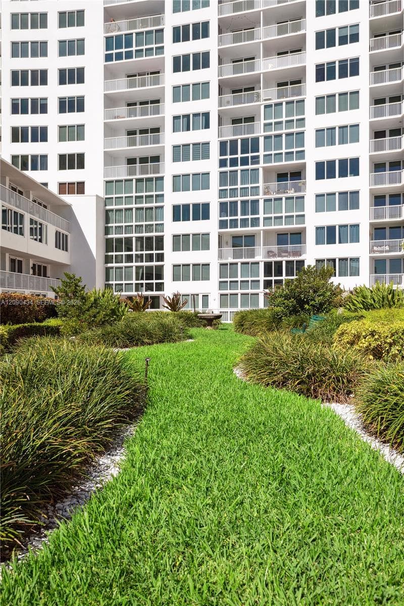 THE CARRIAGE HOUSE CONDO · #1020 in Miami Beach - Photo 30