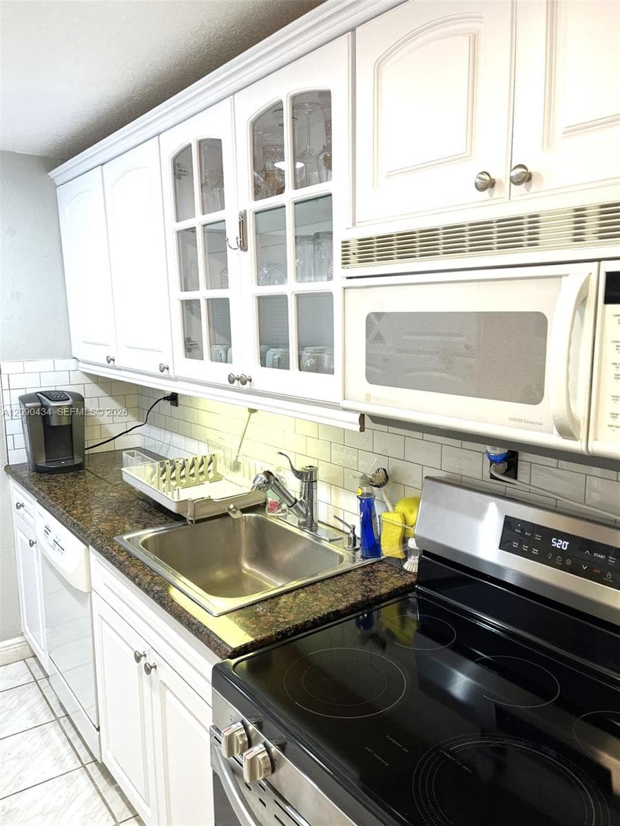 THE CARRIAGE HOUSE CONDO · #1020 in Miami Beach - Photo 35
