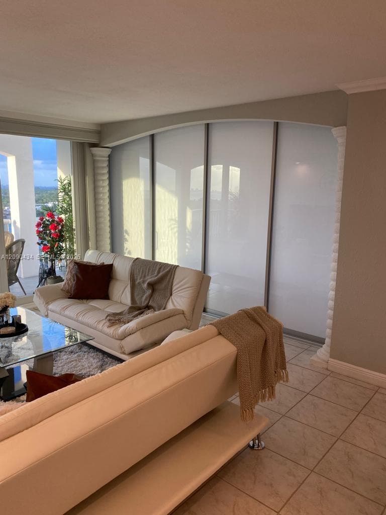 THE CARRIAGE HOUSE CONDO · #1020 in Miami Beach - Photo 39