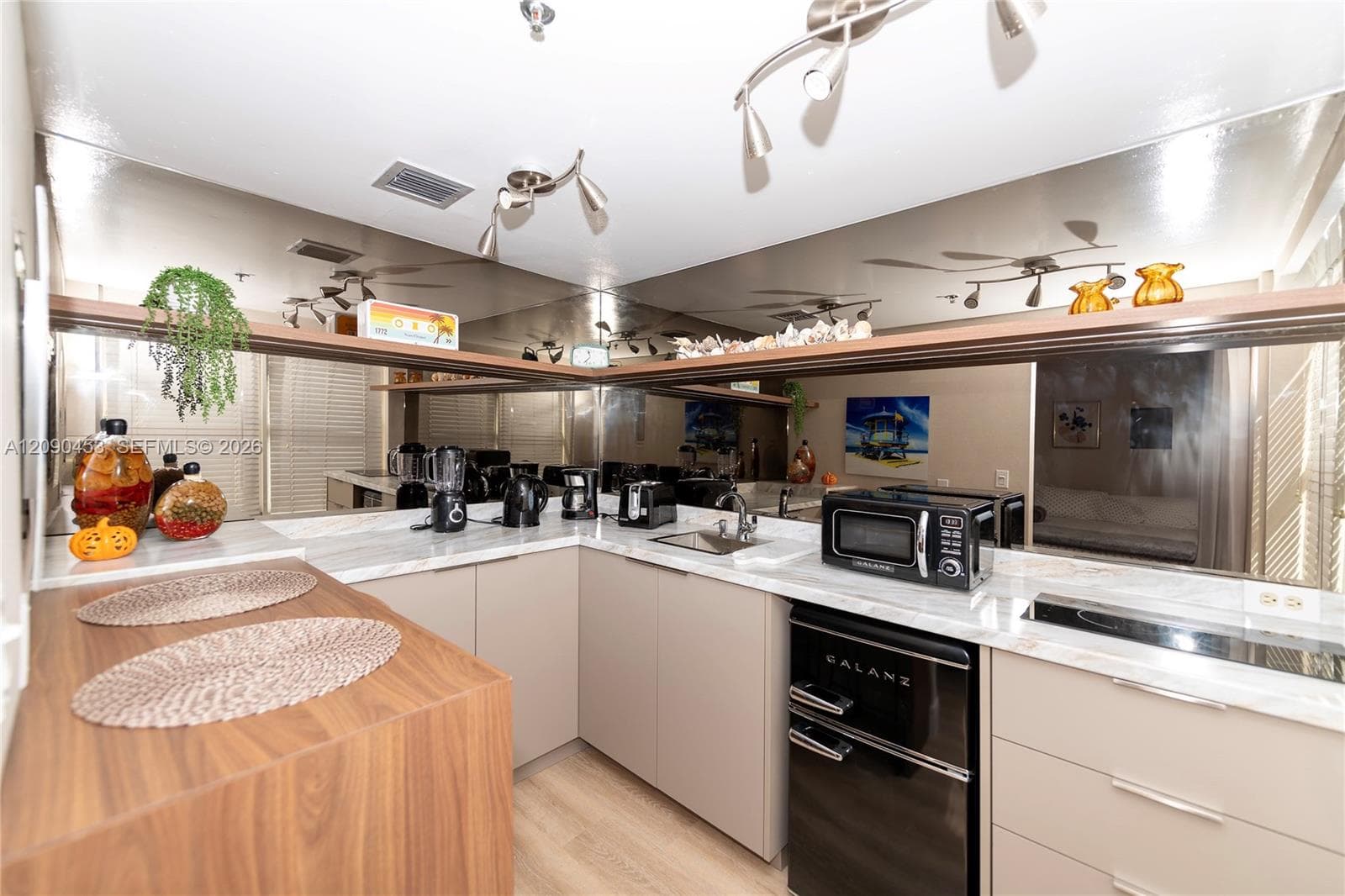918 OCEAN DRIVE CONDO · #206 in Miami Beach - Photo 6
