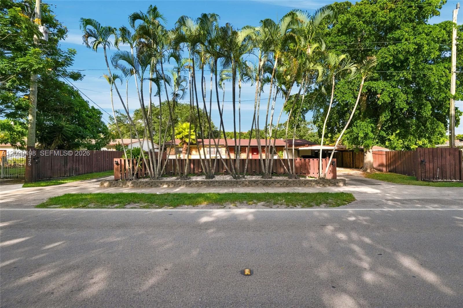 15425 N Miami Ave photo 2