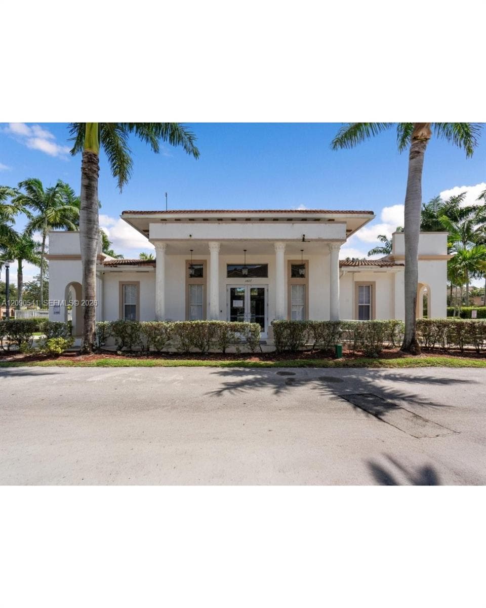 Clubhouse Main Entry