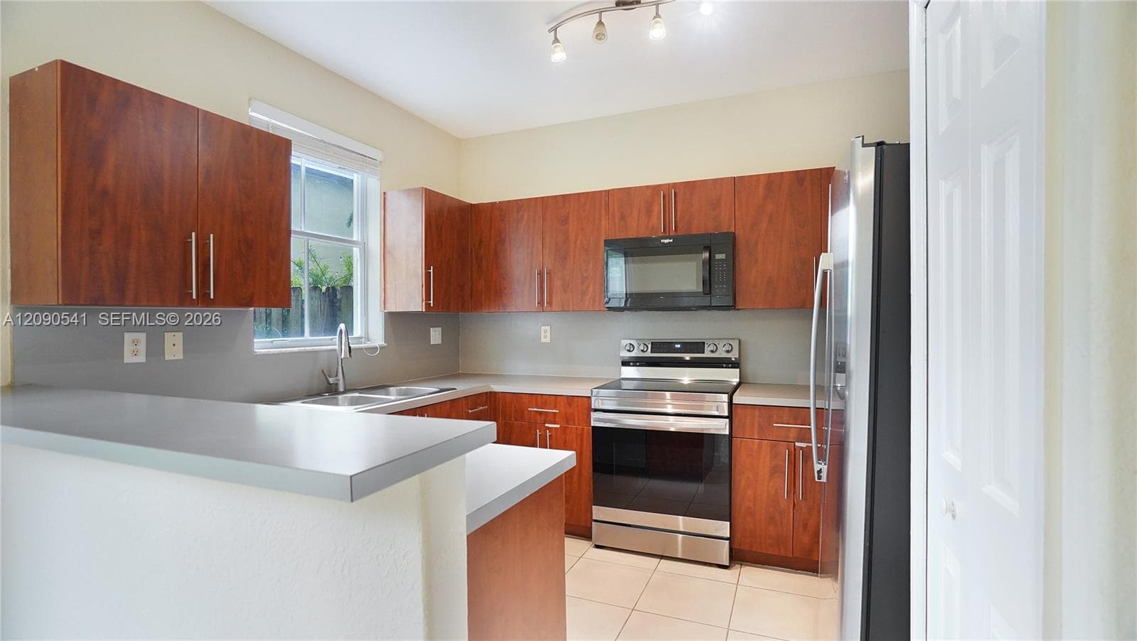 1485 SE 25th Ter photo 5