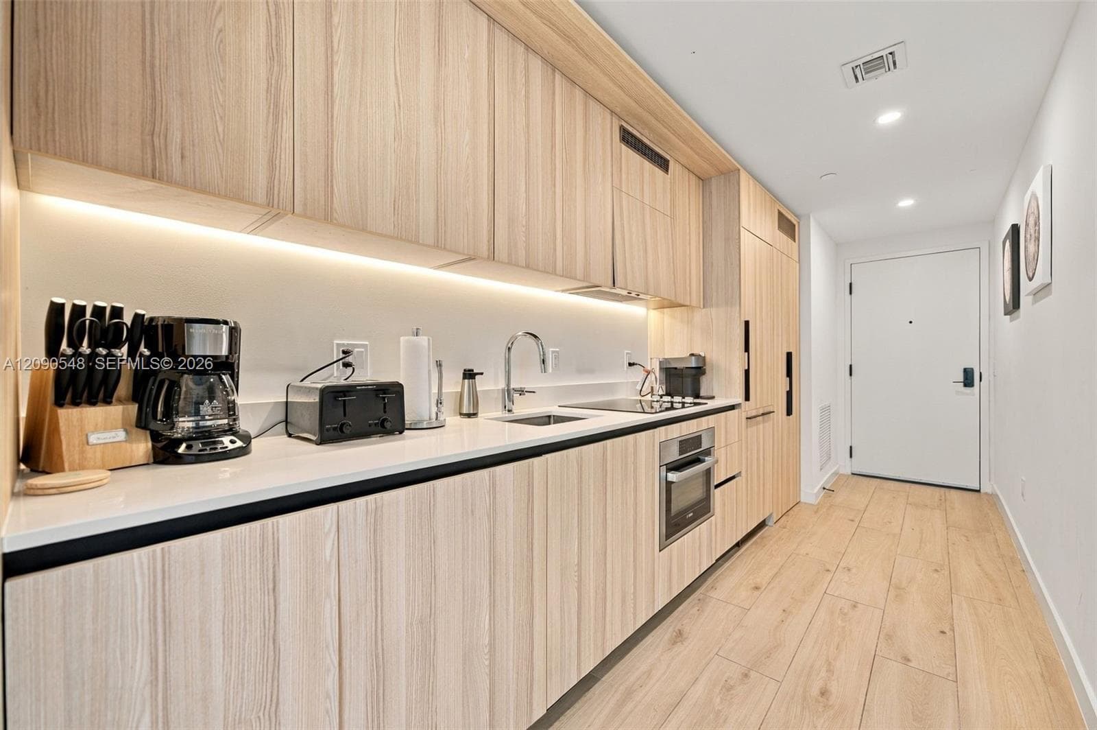 District 225 · #3105 in Miami - Photo 2