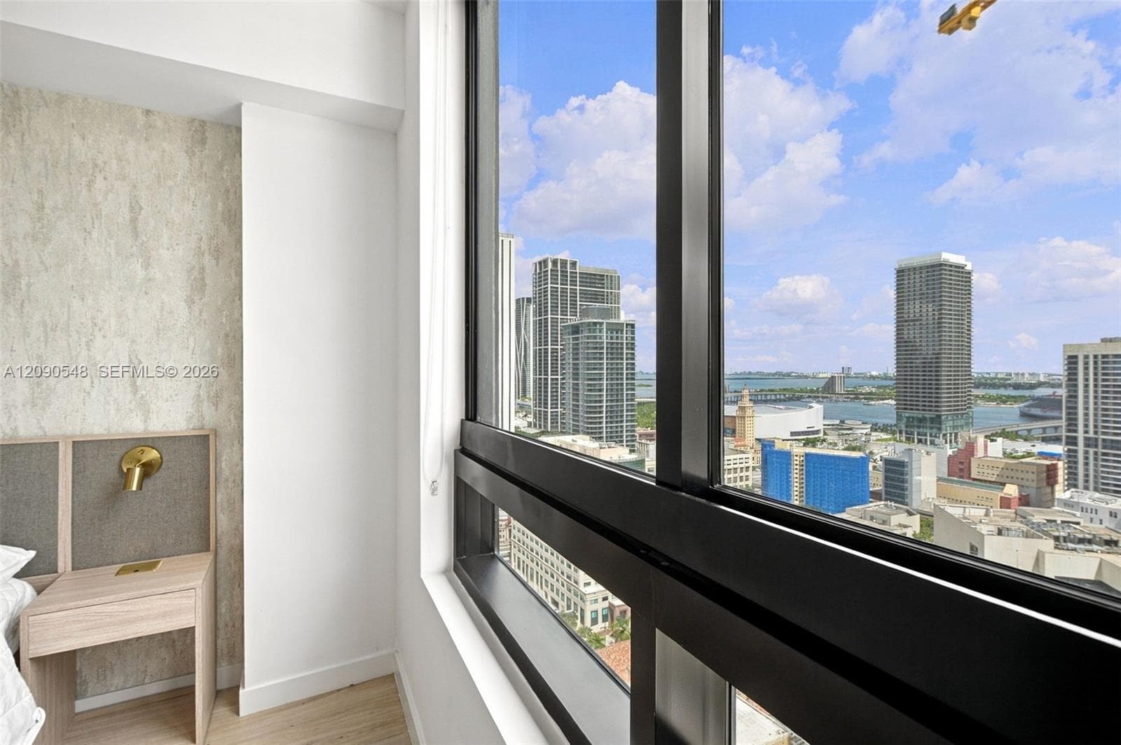 District 225 · #3105 in Miami - Photo 14