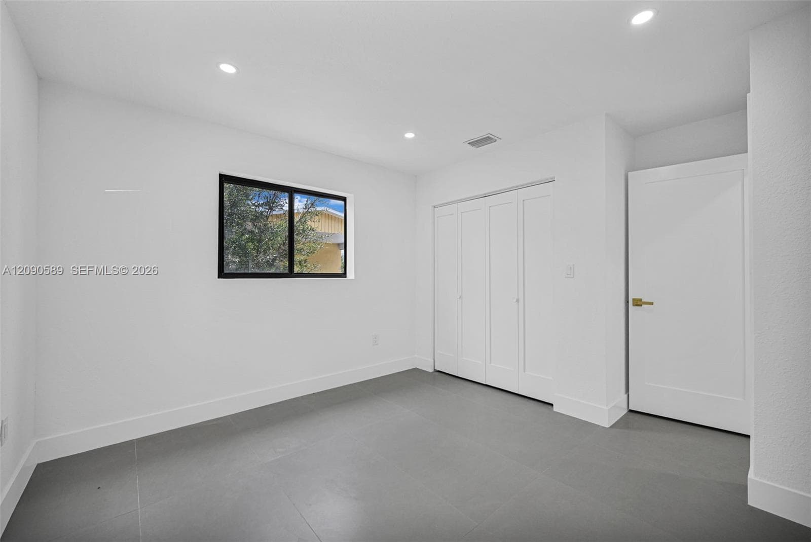 19301 NW 52nd Ave photo 8