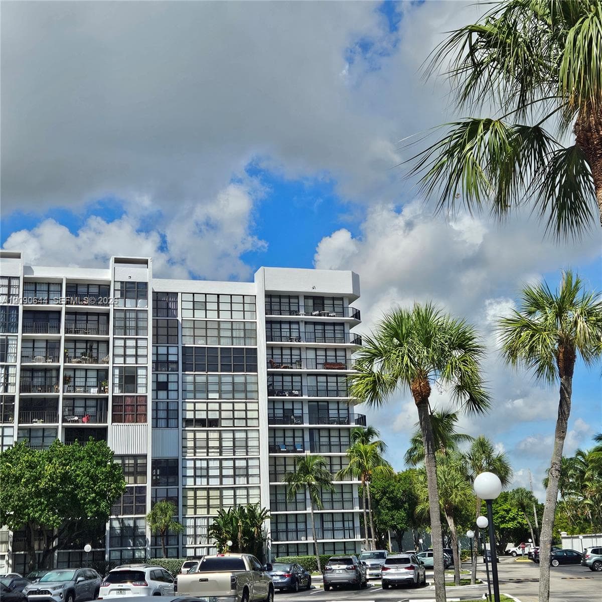 OCEANVIEW PARK CONDO · #124 in Hallandale Beach - Photo 3