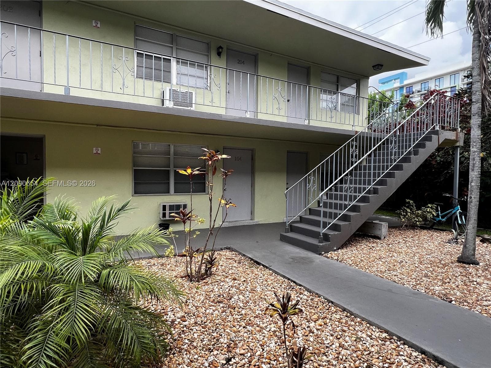Edgewater Beach Condo · #104 in Dania Beach - Photo 2