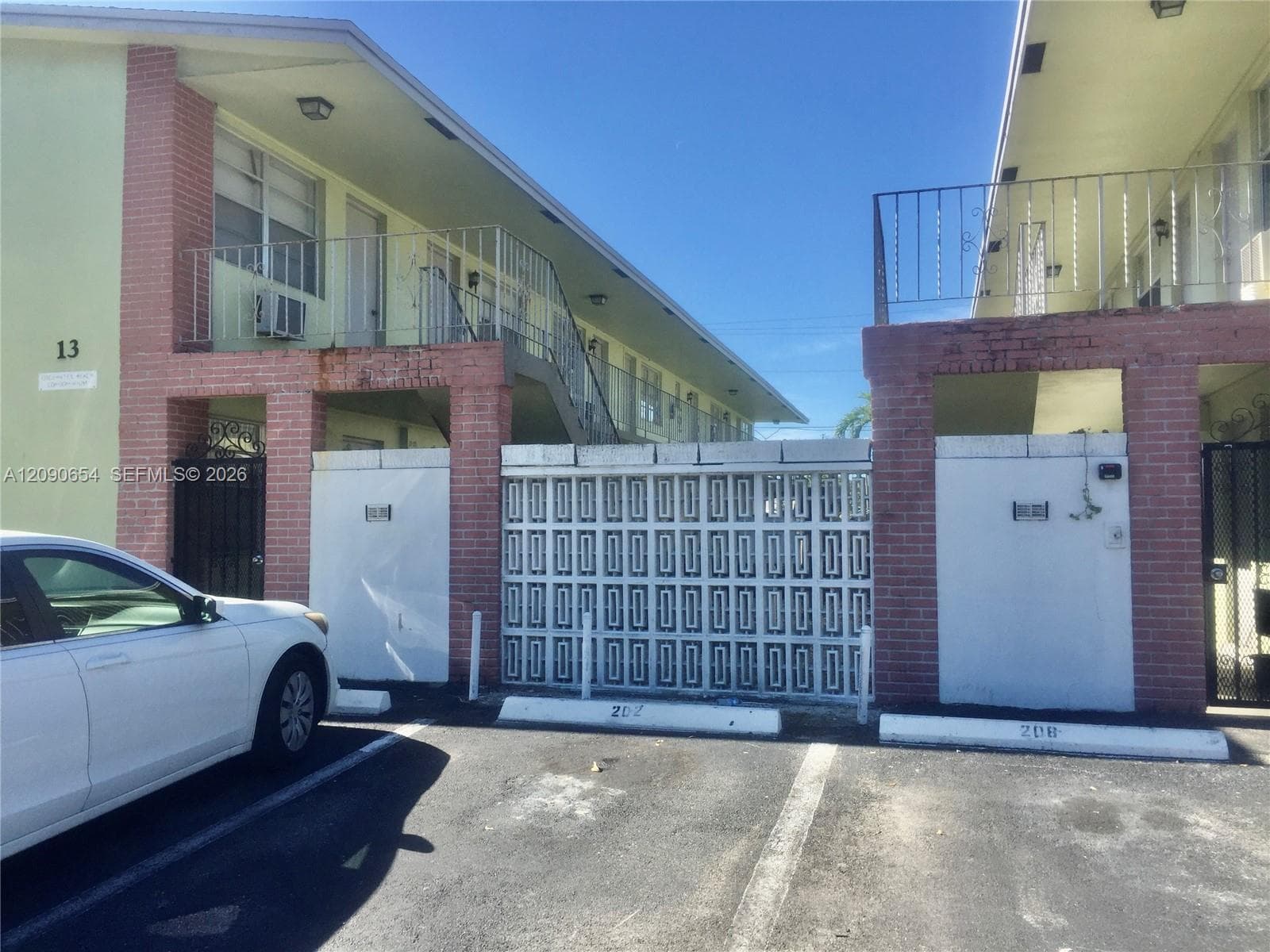 Edgewater Beach Condo · #104 in Dania Beach - Photo 1