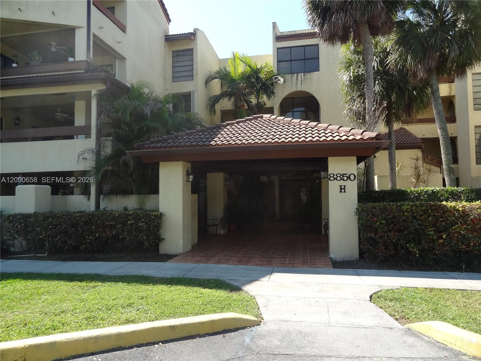 KENLAND BEND NORTH CONDO · #H305 in Miami - Photo 1