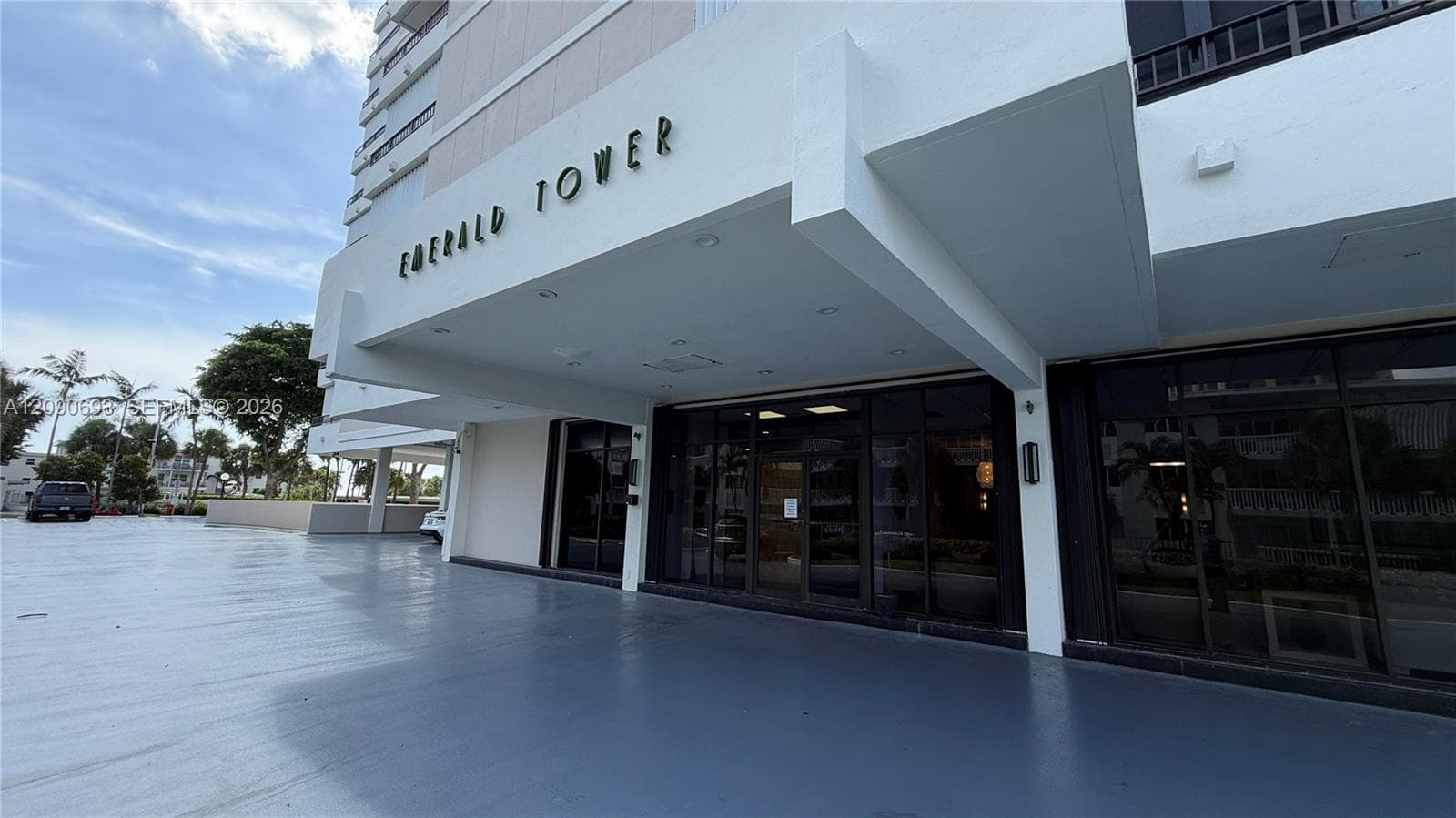 EMERALD TOWER CONDO · #1001 in Pompano Beach - Photo 4