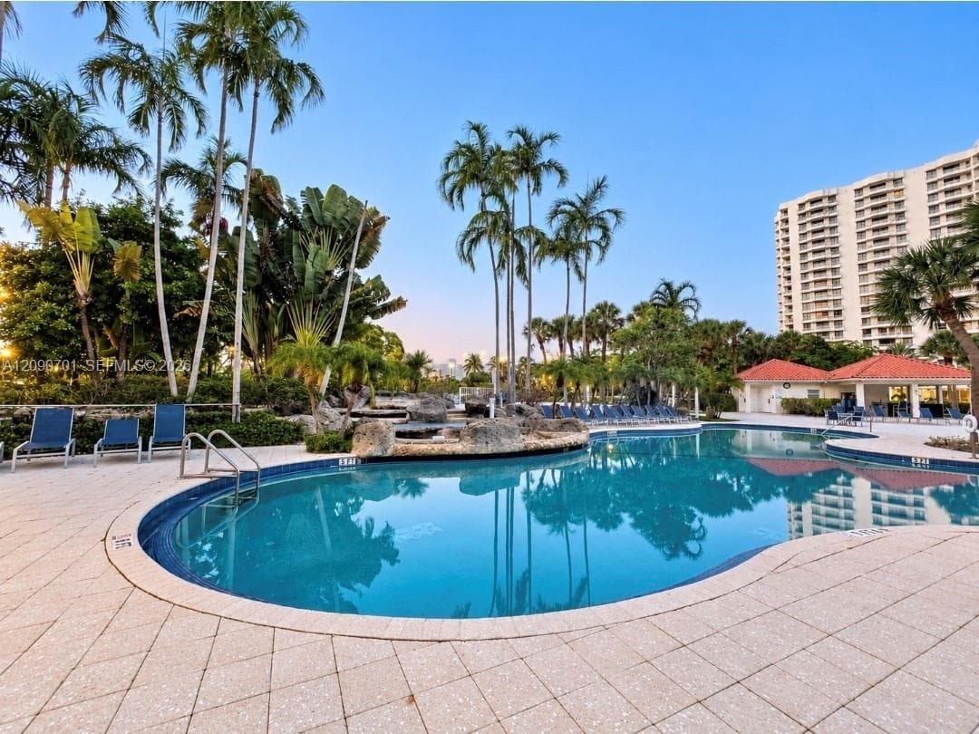 PARC CENTRAL AVENTURA SOU · #608 in Aventura - Photo 23