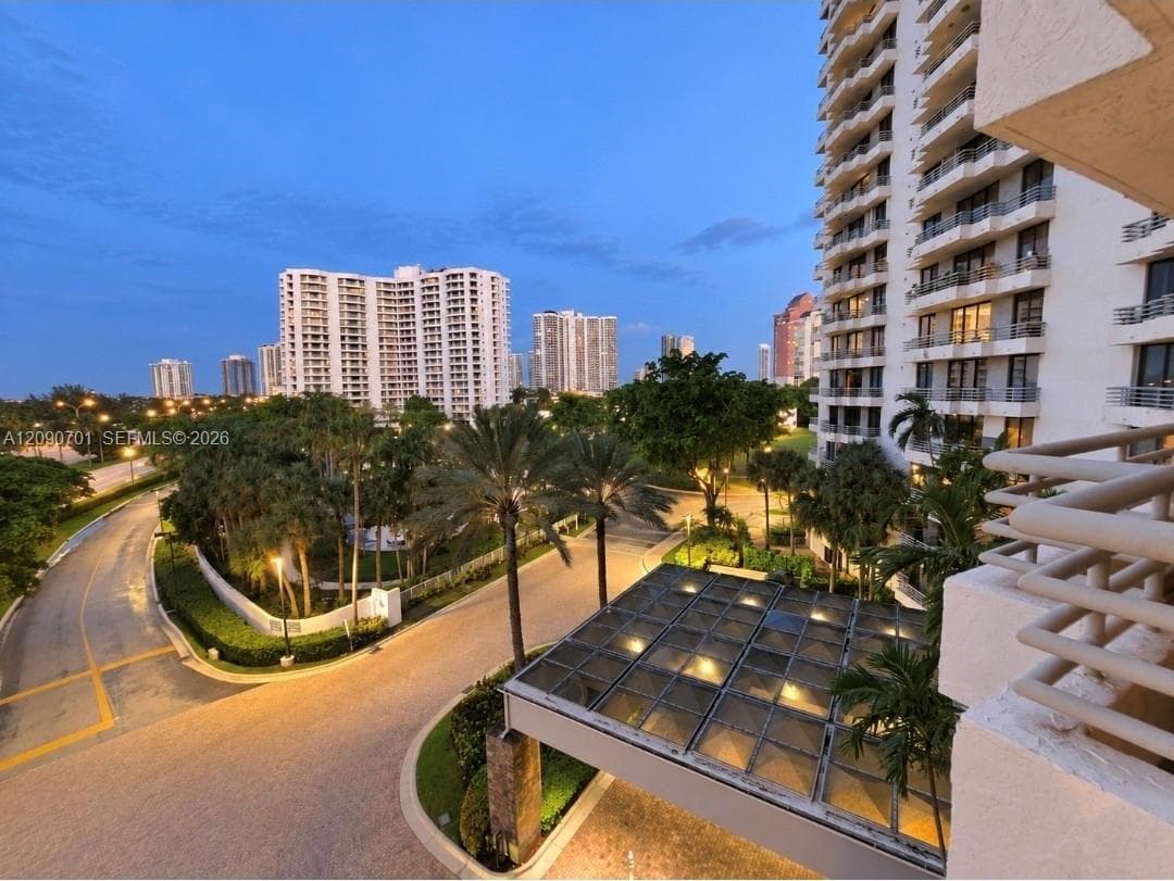 PARC CENTRAL AVENTURA SOU · #608 in Aventura - Photo 20