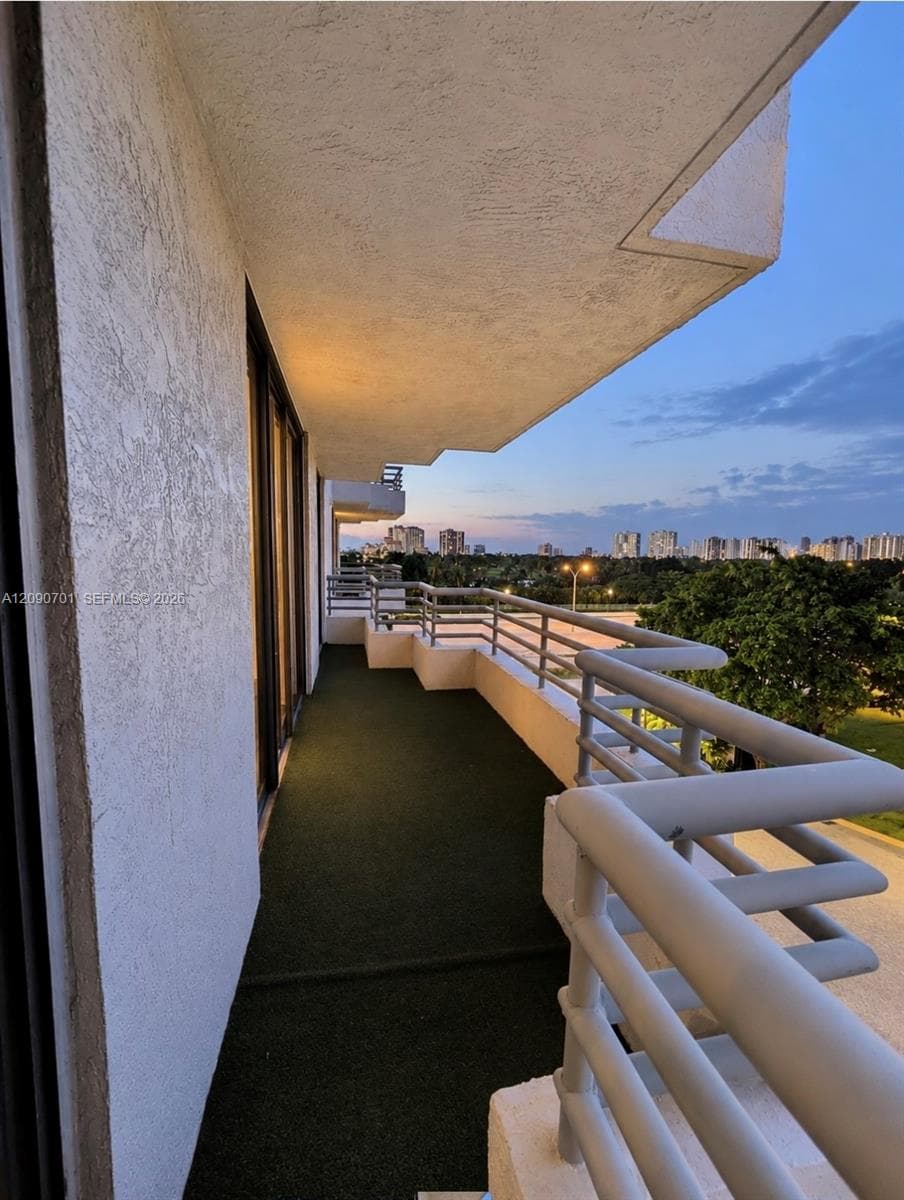 PARC CENTRAL AVENTURA SOU · #608 in Aventura - Photo 18