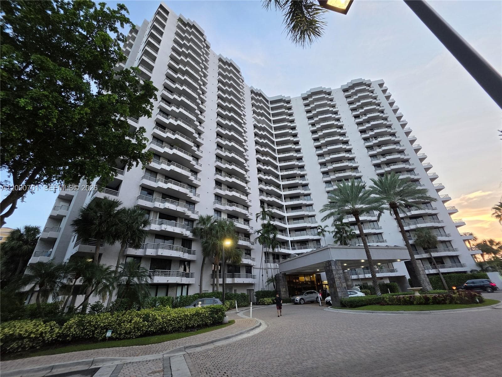 PARC CENTRAL AVENTURA SOU · #608 in Aventura - Photo 4