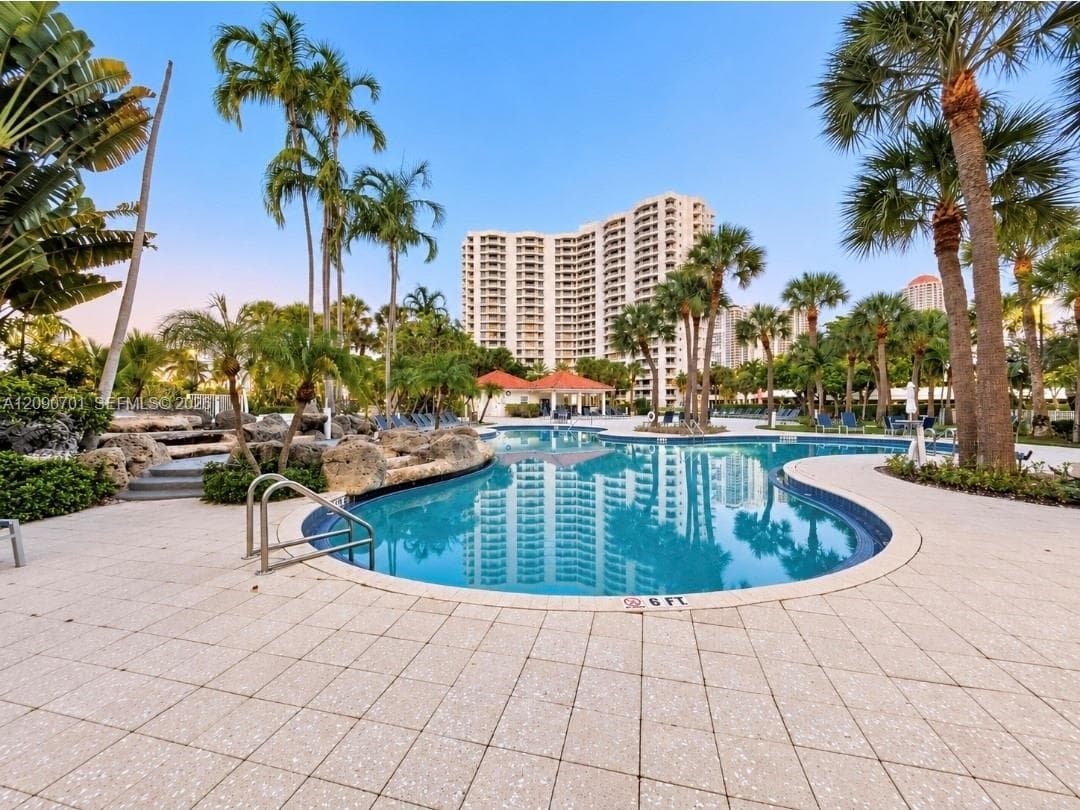 PARC CENTRAL AVENTURA SOU · #608 in Aventura - Photo 21
