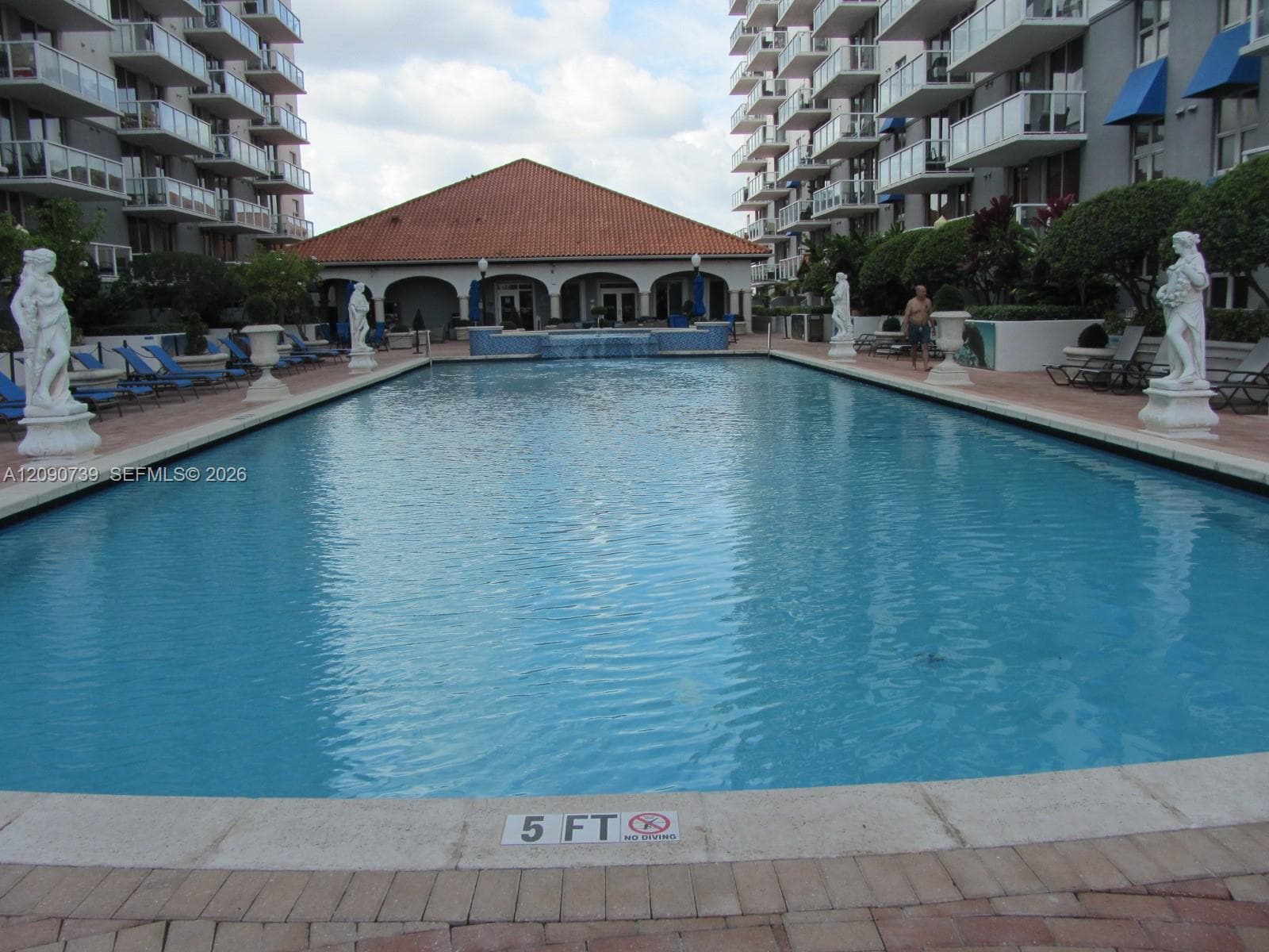 BLUE LAGOON CONDO · #PH12 in Miami - Photo 2