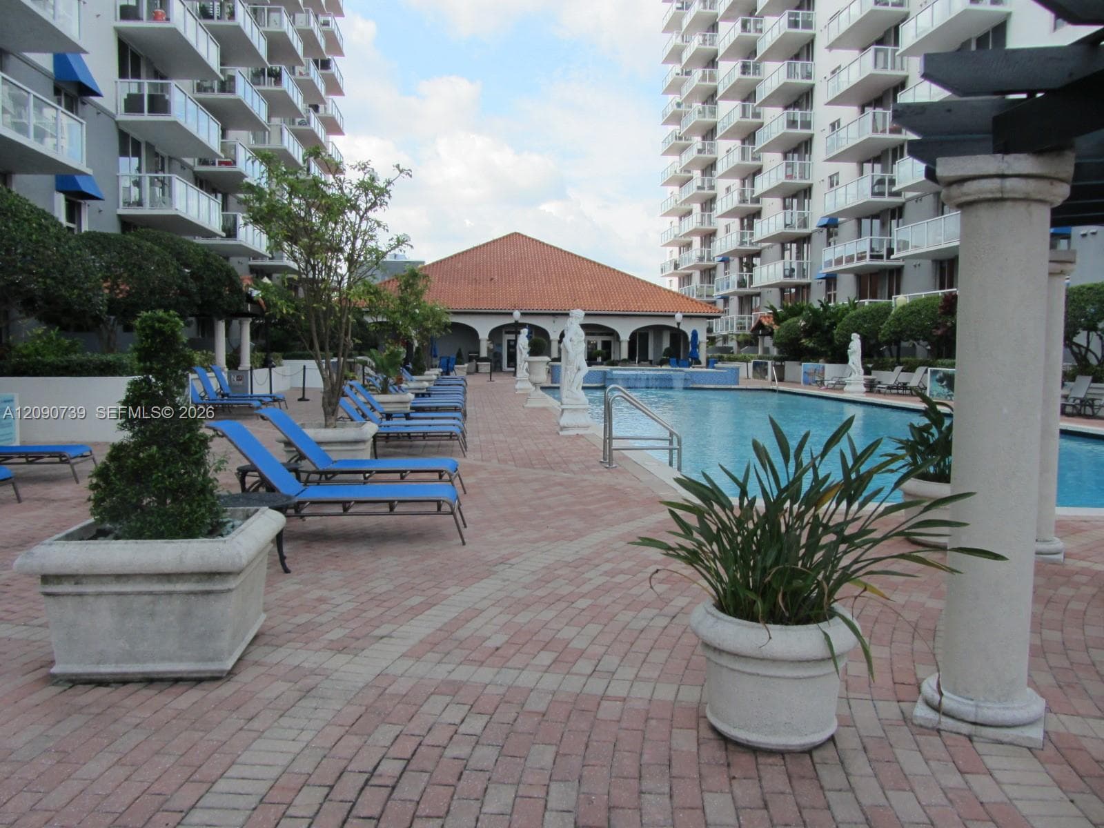 BLUE LAGOON CONDO · #PH12 in Miami - Photo 12