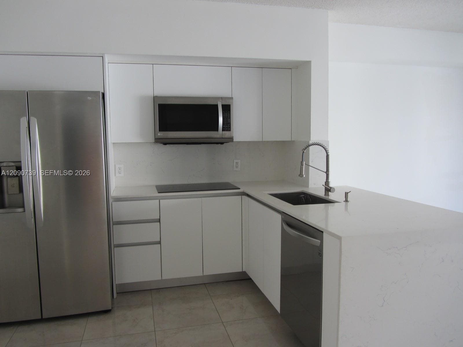 BLUE LAGOON CONDO · #PH12 in Miami - Photo 3