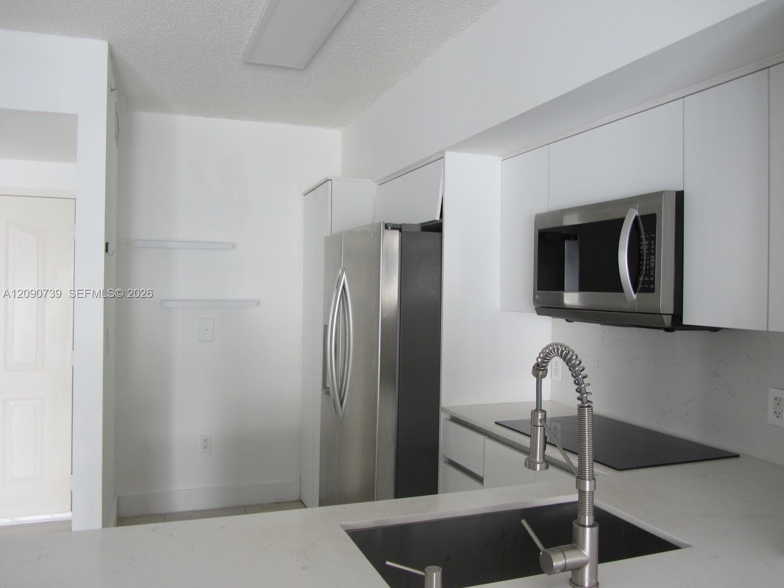 BLUE LAGOON CONDO · #PH12 in Miami - Photo 4