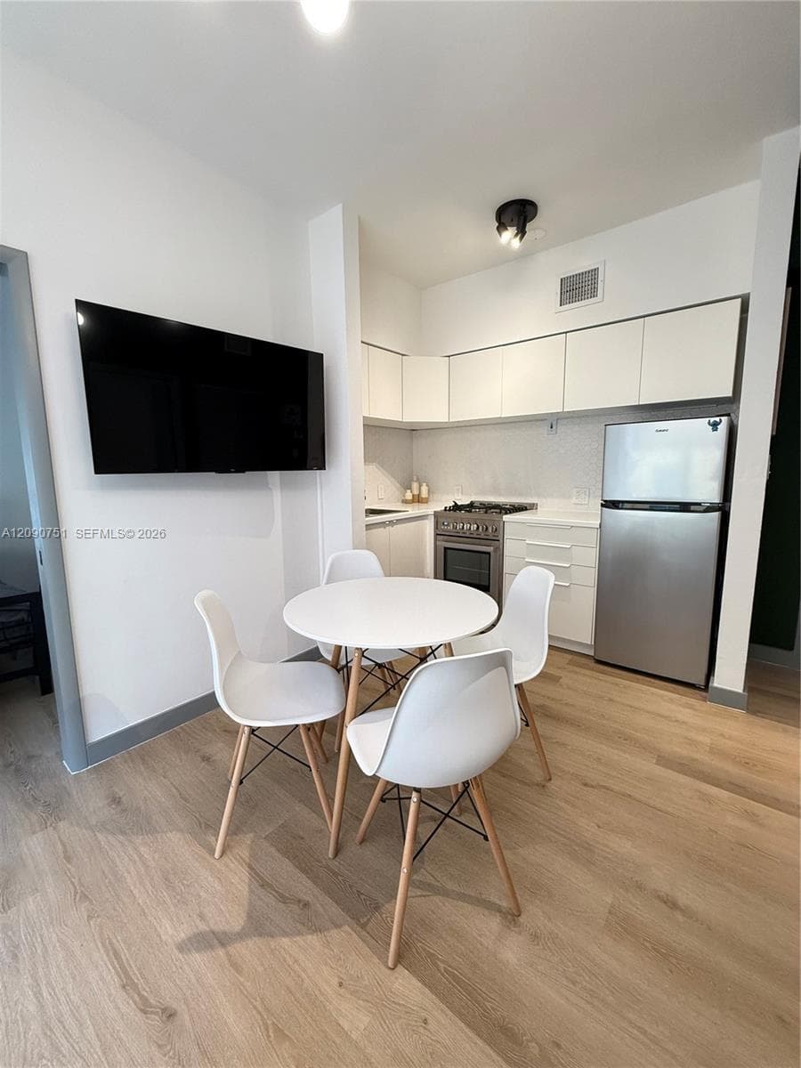 WINDSOR PALZA · #302 in Miami Beach - Photo 3