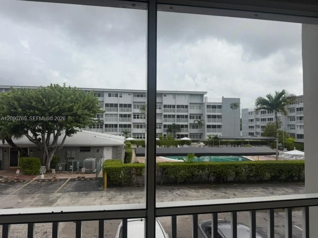 THIRD GULFSTREAM GARDEN A · #202E in Hallandale Beach - Photo 2