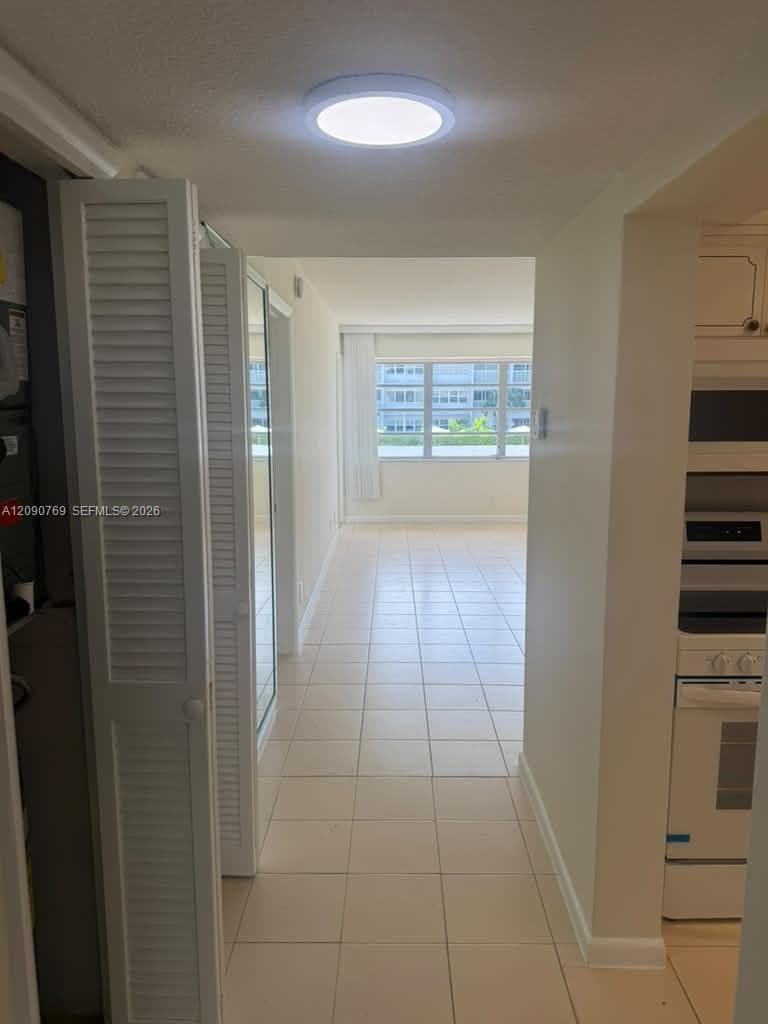 THIRD GULFSTREAM GARDEN A · #202E in Hallandale Beach - Photo 13