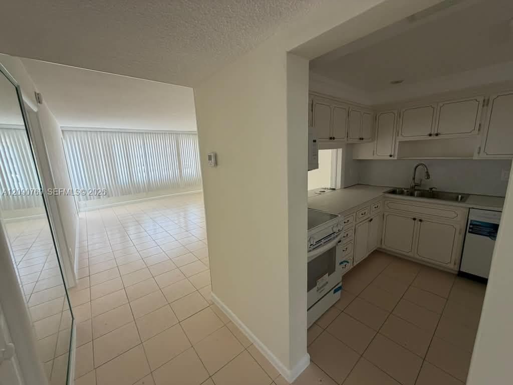 THIRD GULFSTREAM GARDEN A · #202E in Hallandale Beach - Photo 12