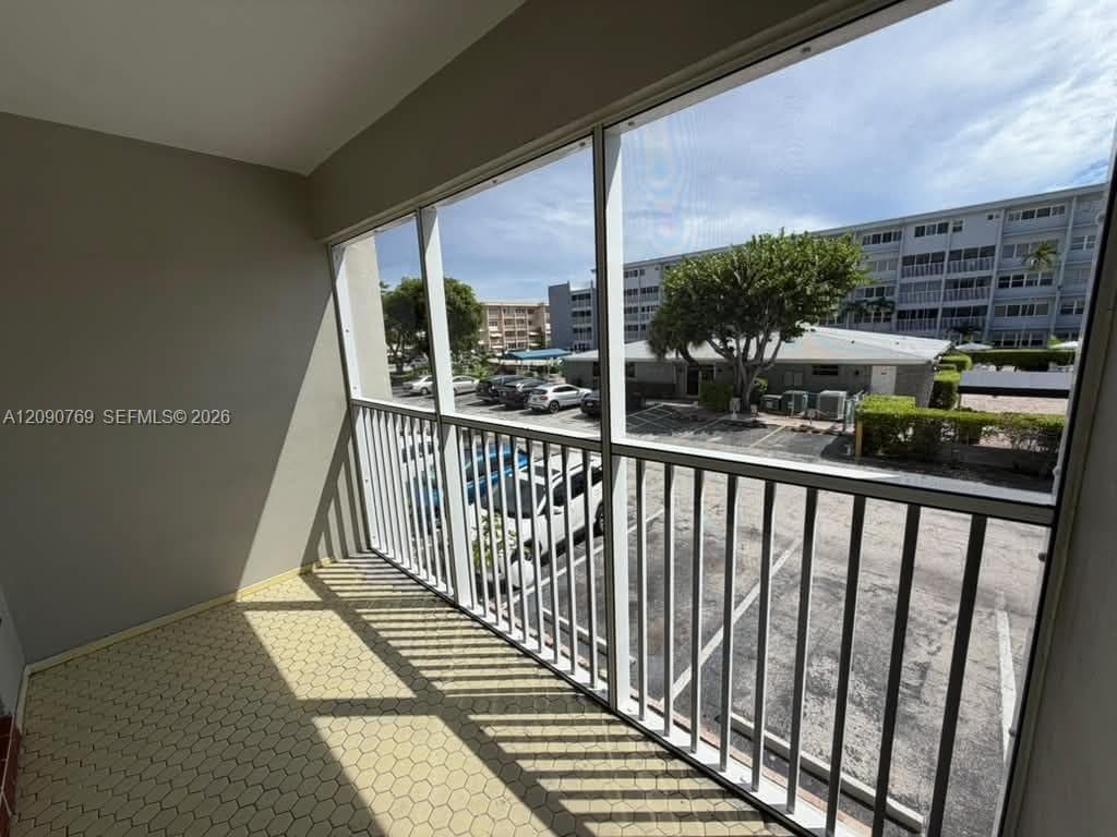 THIRD GULFSTREAM GARDEN A · #202E in Hallandale Beach - Photo 5