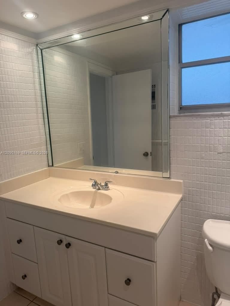 THIRD GULFSTREAM GARDEN A · #202E in Hallandale Beach - Photo 18