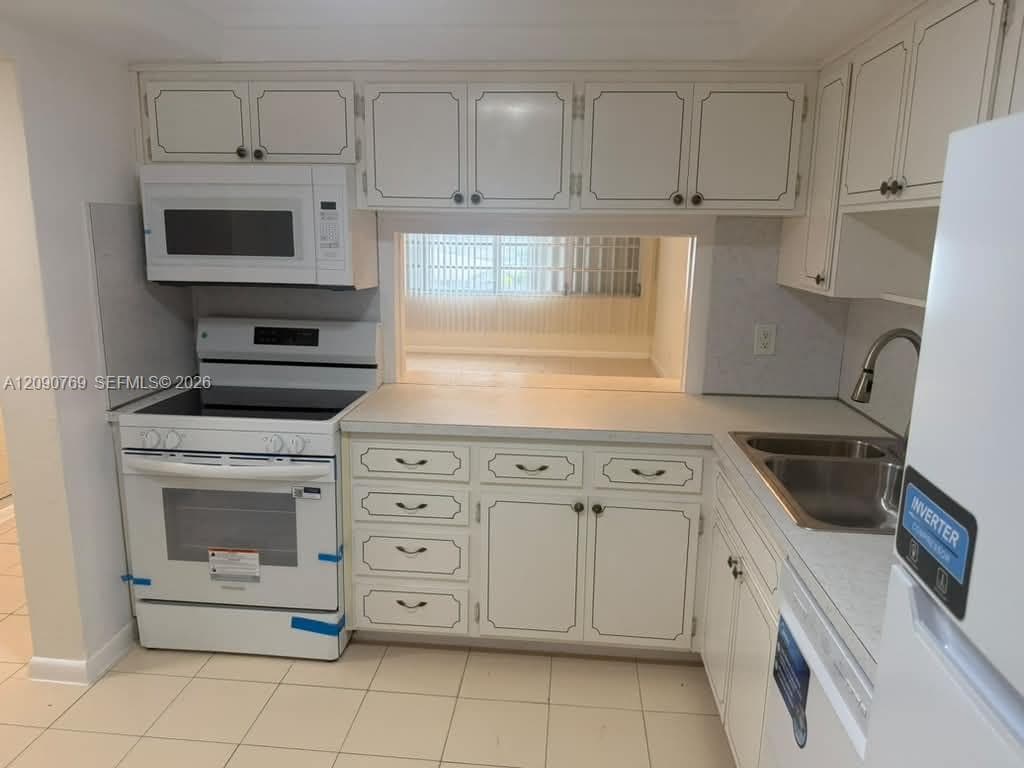 THIRD GULFSTREAM GARDEN A · #202E in Hallandale Beach - Photo 15