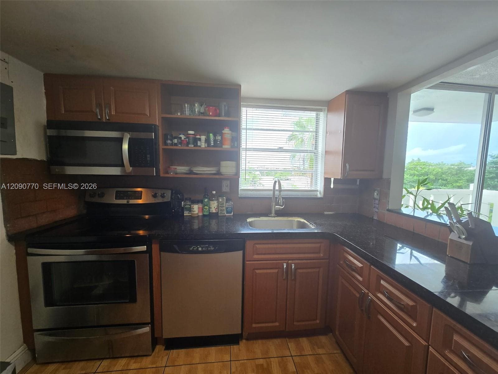 WATERWAY PLAZA CONDO · #412 in Miami Beach - Photo 38